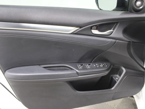 Used 2017 Honda Civic Touring image 6