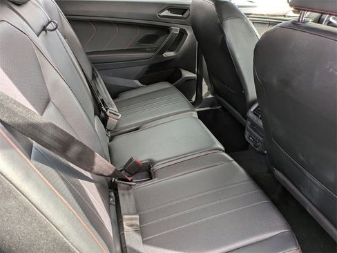 Used 2024 Volkswagen Tiguan SE image 30