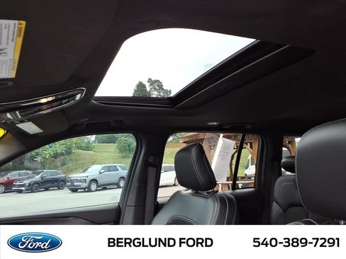 Used 2024 Jeep Grand Cherokee Altitude AWD/4WD image 13