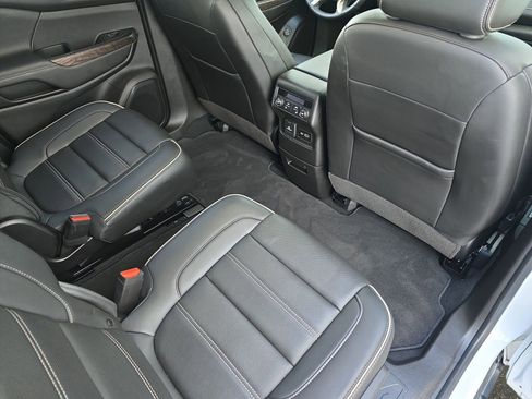 Used 2023 GMC Acadia Denali w/ Denali Technology Package image 13