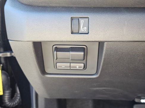Used 2025 Chevrolet Colorado Trail Boss AWD/4WD image 32