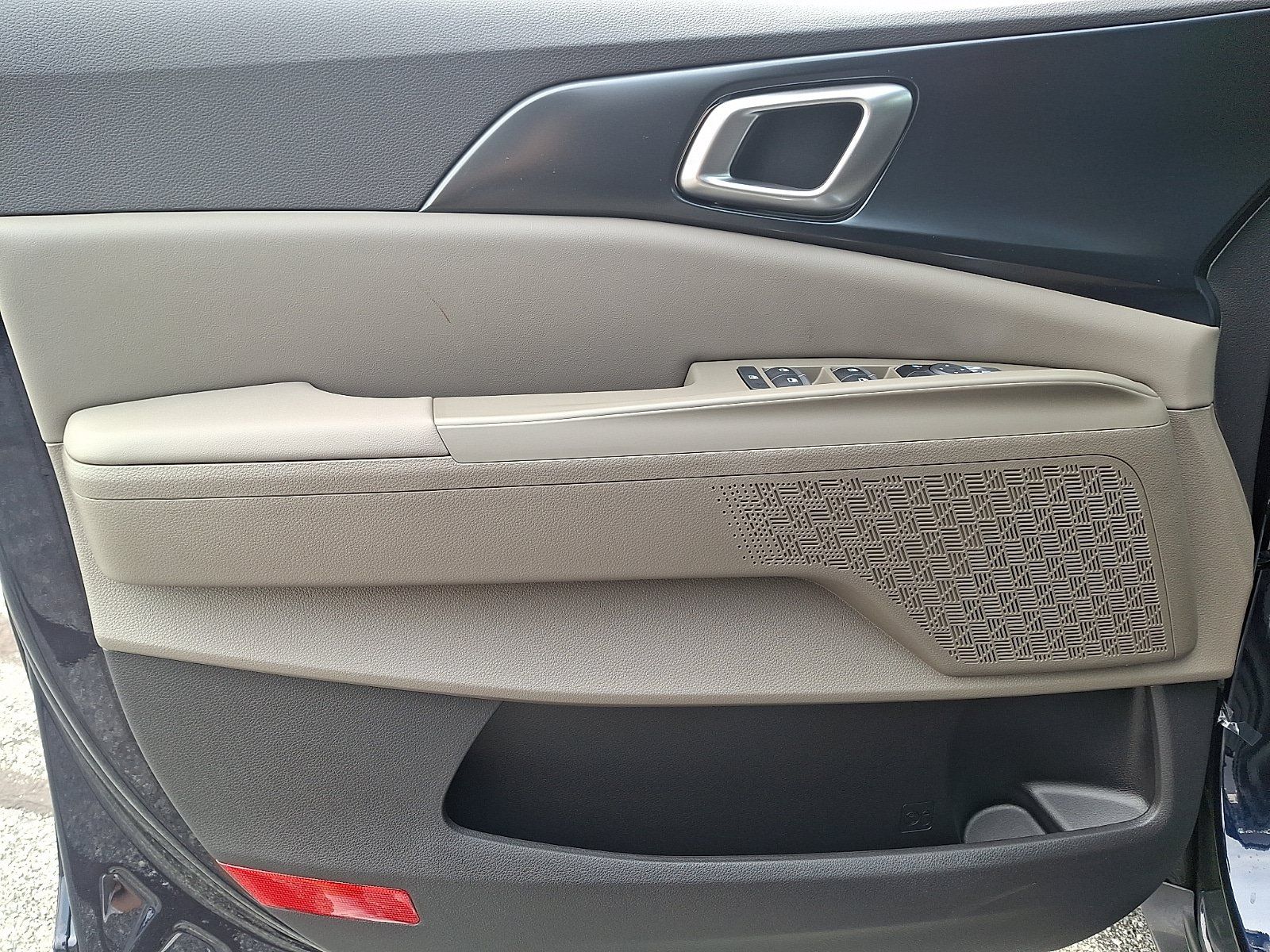 New 2027 Kia Carnival LX FWD image 9