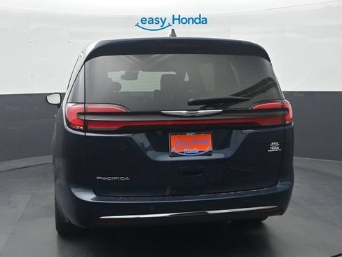 Used 2025 Chrysler Pacifica Select FWD image 6