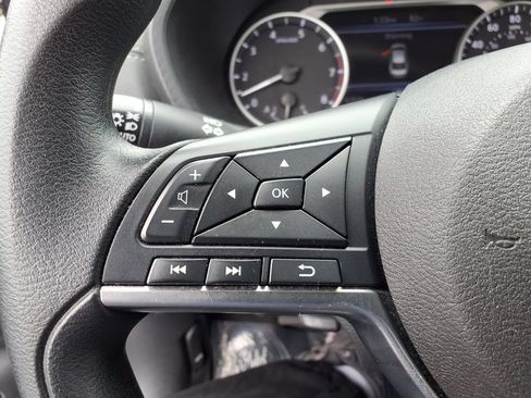 Used 2024 Nissan Sentra SV FWD image 13