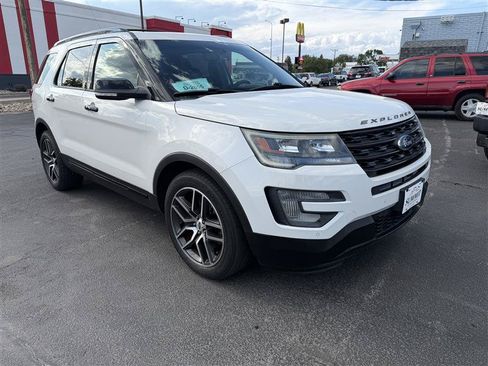 Used 2016 Ford Explorer Sport w/ Equipment Group 401A AWD/4WD image 2