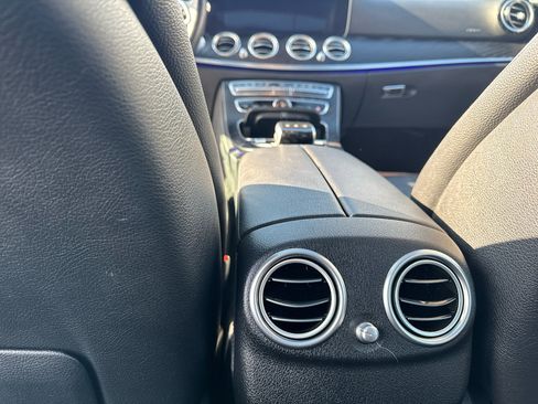 Used 2020 Mercedes-Benz E 350 4MATIC Sedan image 40