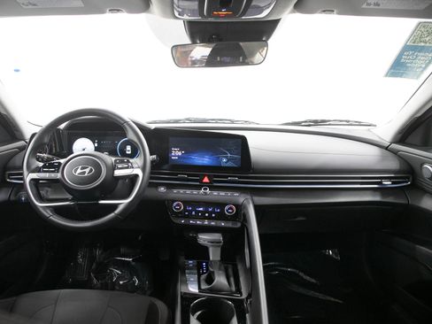 Used 2025 Hyundai Elantra SEL FWD image 14