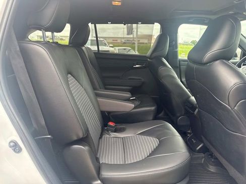 Used 2024 Toyota Highlander XSE FWD image 15