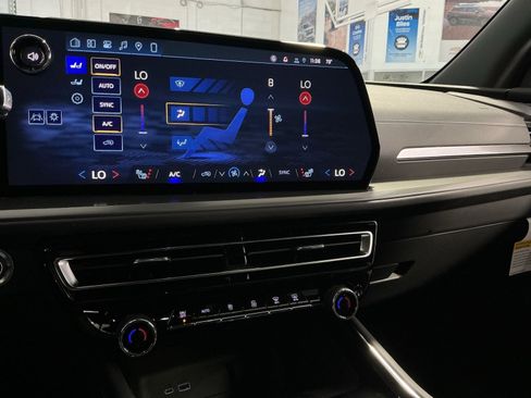 New 2026 Chevrolet Traverse LT w/ Driver Confidence Package FWD image 22