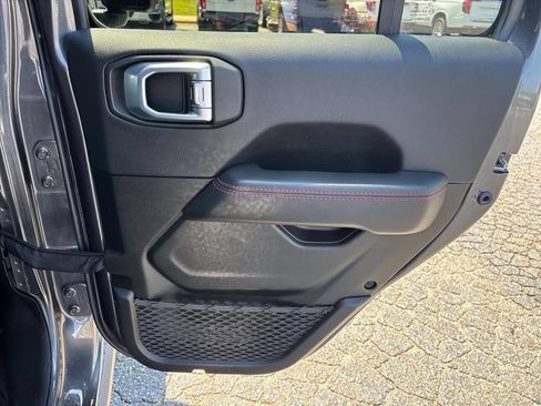 Used 2022 Jeep Wrangler Unlimited Rubicon w/ Cold Weather Group AWD/4WD image 16