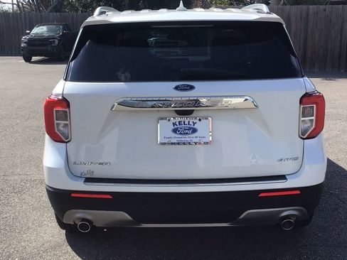 Certified 2022 Ford Explorer Limited w/ Equipment Group 301A image 6