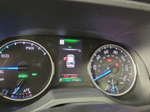 Used 2021 Toyota RAV4 XLE w/ Convenience Package AWD/4WD image 17