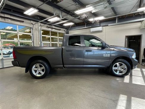 Used 2017 RAM 1500 Express AWD/4WD image 6