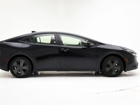 Used 2024 Toyota Prius LE image 2