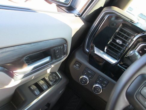 Certified 2025 GMC Sierra 1500 SLT w/ SLT Convenience Package image 29