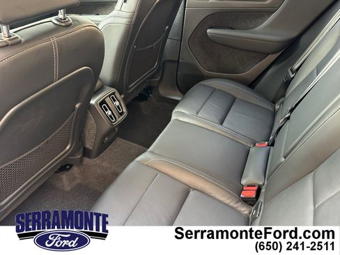 Used 2025 Volvo XC40 B5 Plus image 13