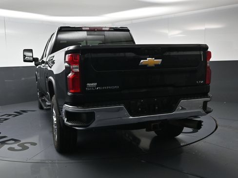 Used 2022 Chevrolet Silverado 2500 LTZ w/ LTZ Convenience Package AWD/4WD image 8