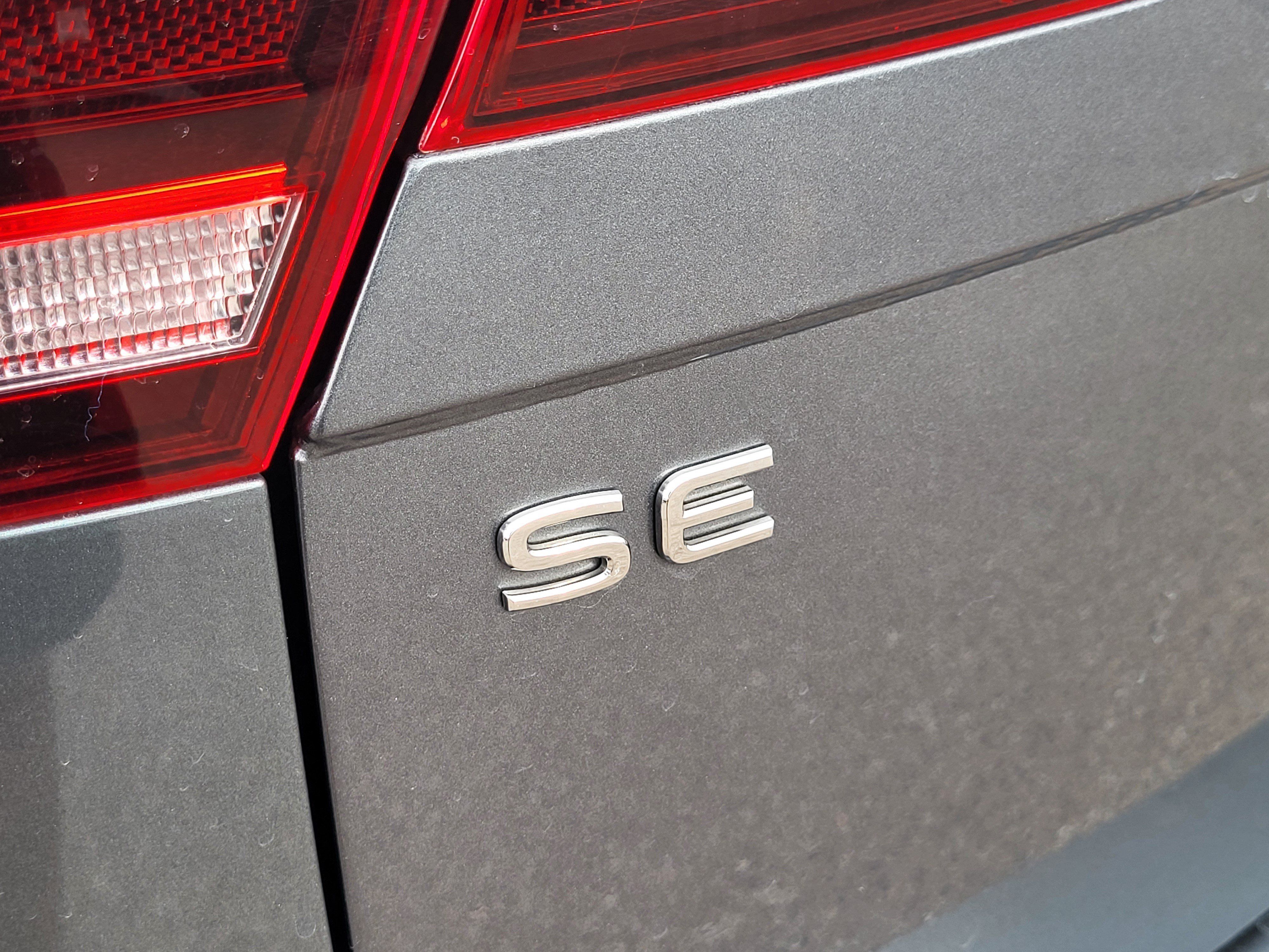 Used 2022 Volkswagen Tiguan SE FWD image 13