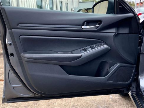 Used 2024 Nissan Altima 2.5 SV image 22