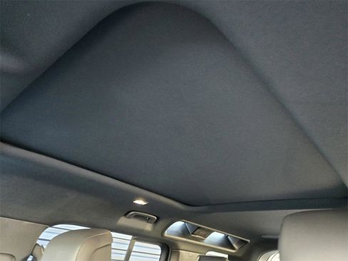 New 2026 Land Rover Defender 110 X-Dynamic SE image 12