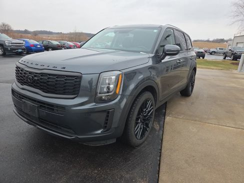 Used 2022 Kia Telluride EX w/ EX Premium Package image 3