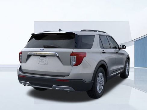 Used 2024 Ford Explorer XLT w/ Equipment Group 202A image 2
