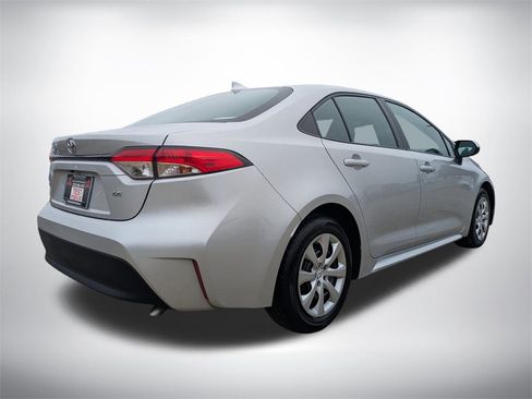 Used 2024 Toyota Corolla LE image 3