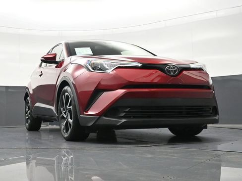 Used 2019 Toyota C-HR XLE image 33