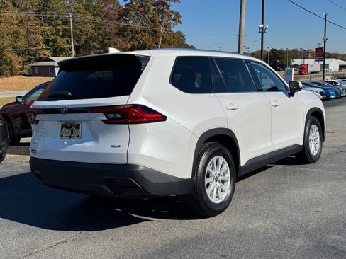 Used 2024 Toyota Grand Highlander XLE image 3