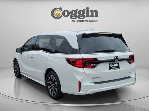 Used 2025 Honda Odyssey Elite image 3