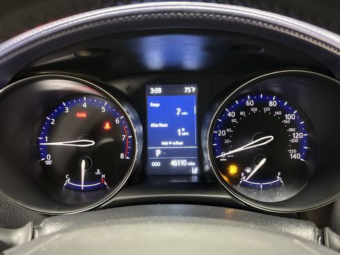 Used 2022 Toyota C-HR XLE FWD image 21