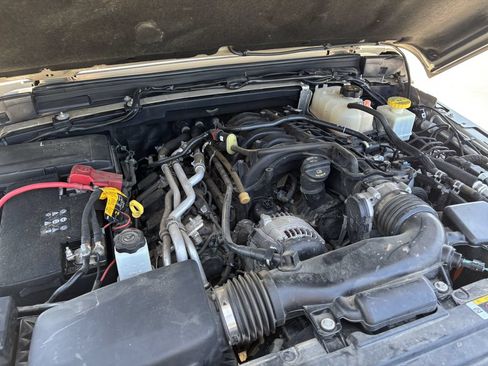 Used 2022 Jeep Gladiator Sport AWD/4WD image 27