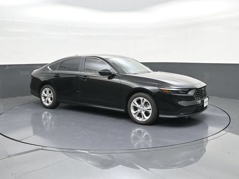 Certified 2025 Honda Accord LX image 13