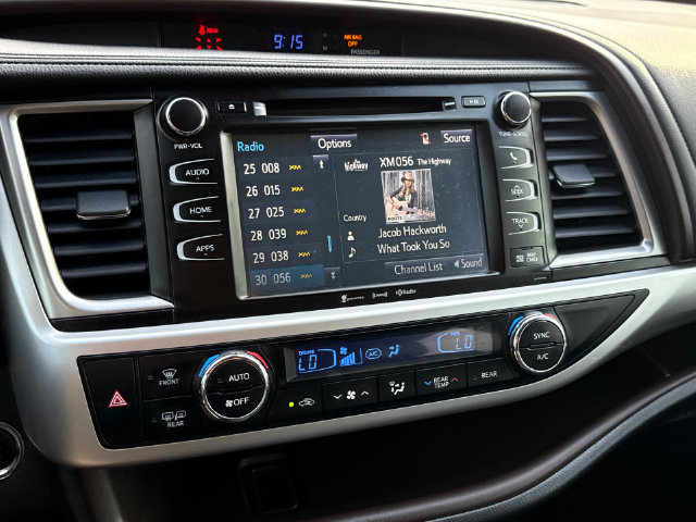 Used 2017 Toyota Highlander XLE FWD image 25