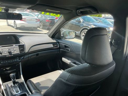 Used 2017 Honda Accord Sport image 18