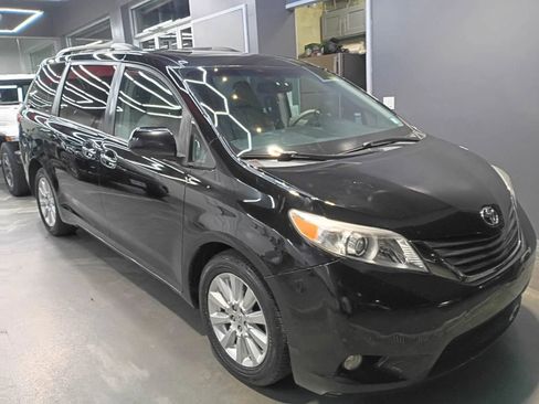 Used 2011 Toyota Sienna XLE image 2
