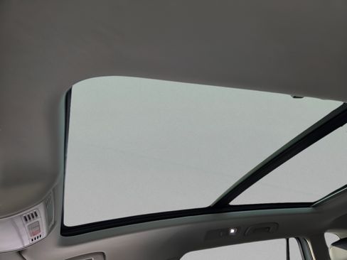 Certified 2024 Volkswagen Tiguan SE w/ Panoramic Sunroof Package FWD image 27