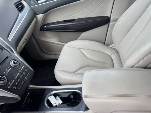 Used 2017 Lincoln MKC Premiere image 11