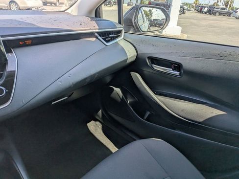 Used 2021 Toyota Corolla LE image 17