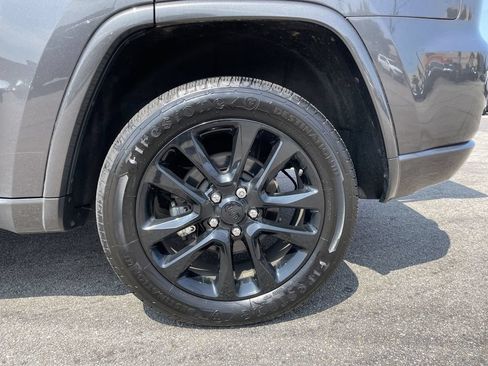 Used 2021 Jeep Grand Cherokee Laredo X AWD/4WD image 10
