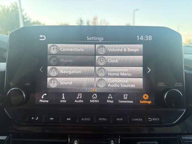 Used 2022 Nissan Pathfinder SL AWD/4WD image 31