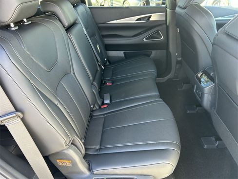 New 2026 INFINITI QX60 Luxe image 11