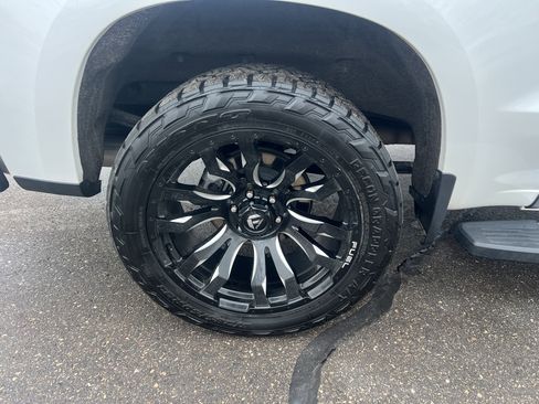 Used 2019 Chevrolet Silverado 1500 High Country w/ Technology Package image 9