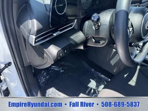 Used 2024 Hyundai Elantra SEL w/ Convenience Package FWD image 18