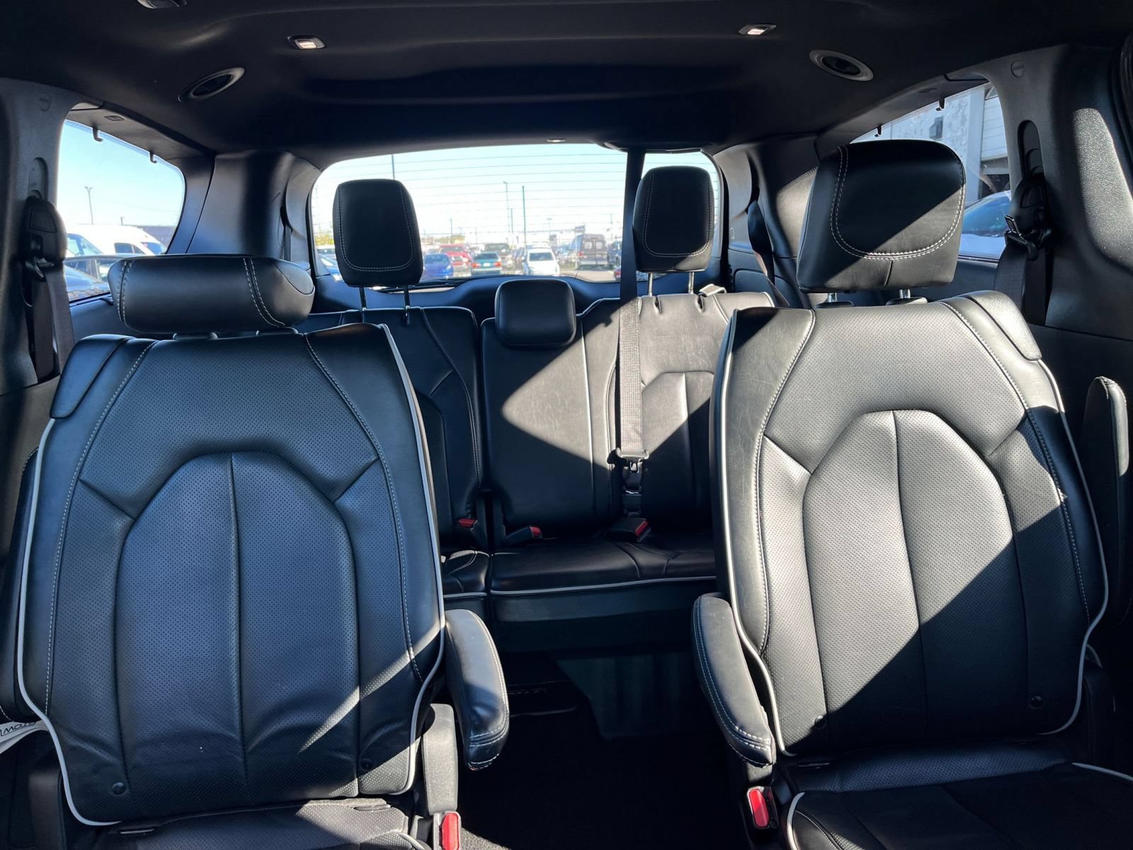 Used 2025 Chrysler Pacifica Limited FWD image 41
