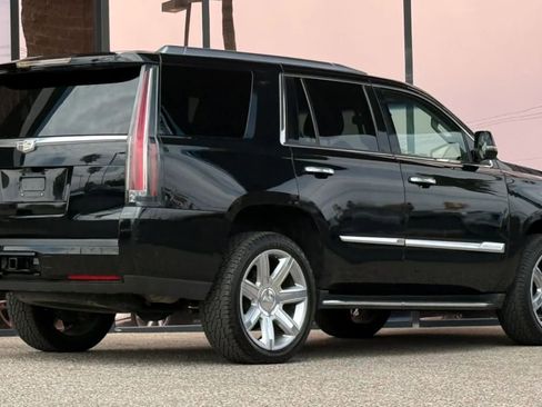 Used 2018 Cadillac Escalade Luxury AWD/4WD image 12