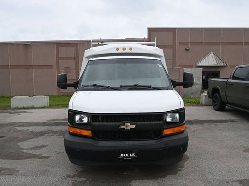 Used 2017 Chevrolet Express 3500 RWD image 3