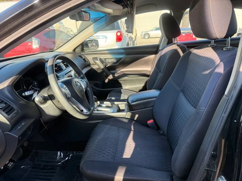 Used 2017 Nissan Altima 2.5 S w/ Power Driver Seat Package FWD image 2