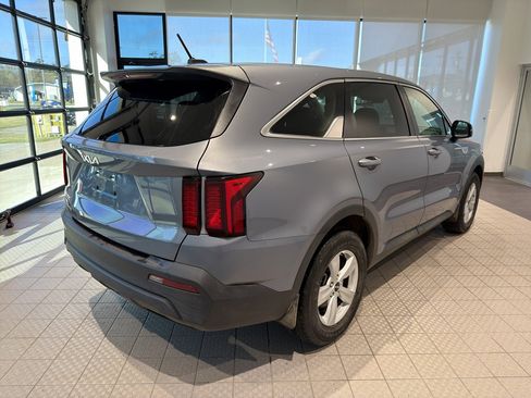 Used 2023 Kia Sorento LX image 5