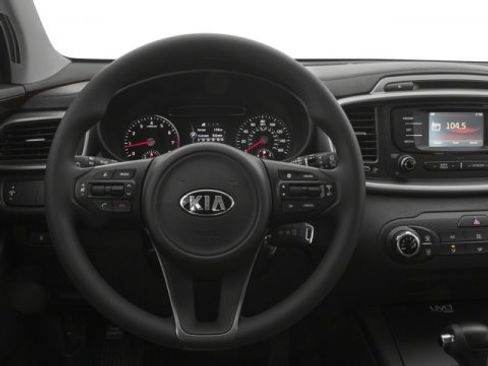 Used 2018 Kia Sorento LX image 10